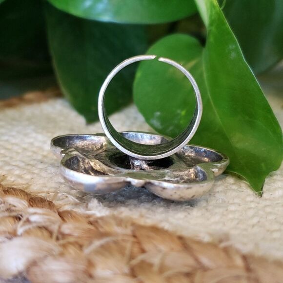 🔴 Large Flower Statement Ring - Picture 4 of 5